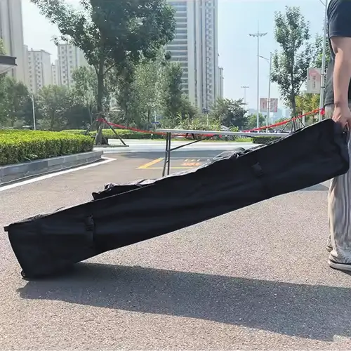 ブラックのタープ収納袋。側面にカスタムロゴプリントの例。