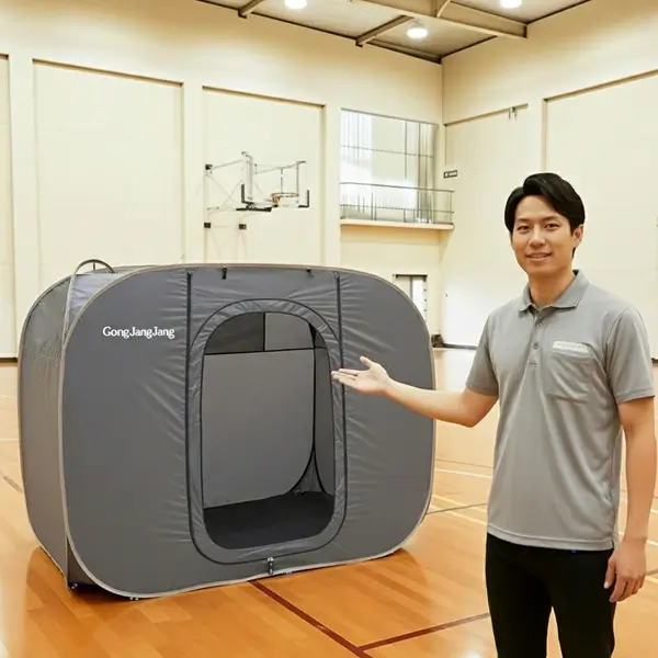 ワンタッチ式防災テントの正面画像。60秒で自動展開可能なBCP初動対策用テント。